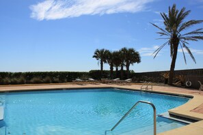 Leilighet, flere senger (La Playa 402) | Basseng | Et oppvarmet basseng