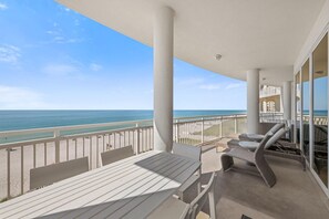 Leilighet, flere senger (La Playa 402) | Utendørsservering