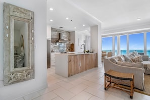Condo, varias camas (La Playa 402) | Interior