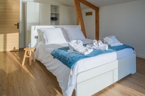 3 bedrooms, iron/ironing board, travel crib, WiFi