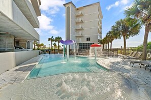 公寓客房, 多張床 (Seawind 1302) | 游泳池 | 室內游泳池和室外游泳池