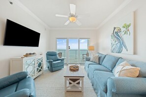 公寓客房, 多張床 (Seawind 1302) | 起居區 | 電視