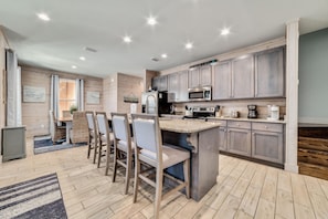 House, Multiple Beds (Romeo Beach Cottage 6) | Private kitchen