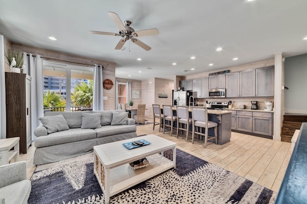 House, Multiple Beds (Romeo Beach Cottage 6) | Living area