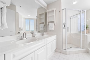 Bathroom - Beach Colony West 6D (Pensacola)