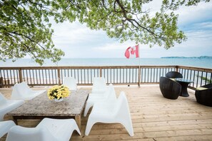 Outdoor dining - Beach Front Family Cottage | Ping Pong & Karaoke! (Fort Erie)