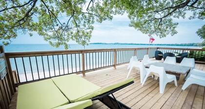 Beach Front Family Cottage Ping Pong & Karaoke!