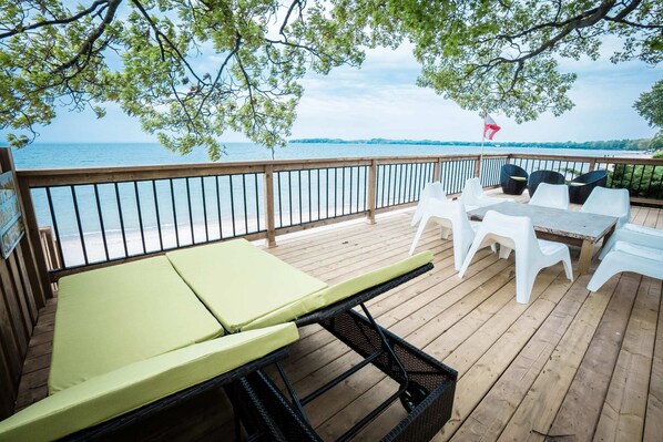 Property grounds - Beach Front Family Cottage | Ping Pong & Karaoke! (Fort Erie)