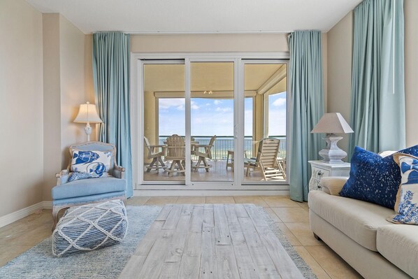 Living area - Beach Colony Tower 4D (Pensacola)