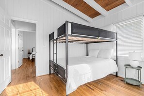 4 bedrooms, iron/ironing board, travel crib, free WiFi