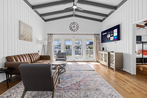 Bummer Busters - 4BR  w/ Private Pool and Hot Tub