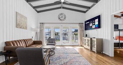 Bummer Busters - 4BR w/ Private Pool and Hot Tub