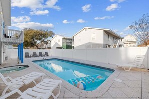 A heated pool - North Myrtle 4BR | Pool, Hot Tub + Walk to Beach (North Myrtle Beach)