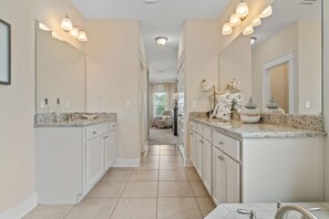 Maison, plusieurs lits (Just Beachy at Arborgate) | Intérieur