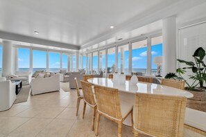 公寓客房, 多張床 (La Playa 603) | 用餐區