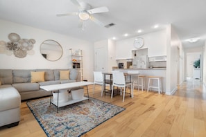 Condo, varias camas (The Lookout) | Interior