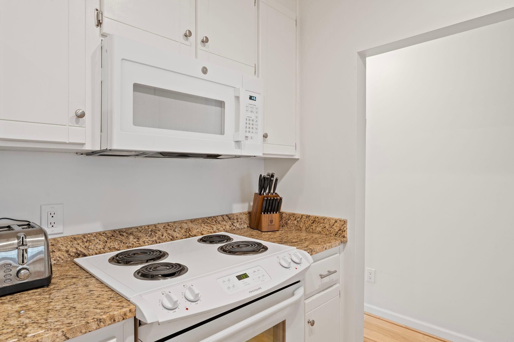 Apartamento, varias camas (The Lookout) | Cocina privada | Horno, tostadora y papel de cocina