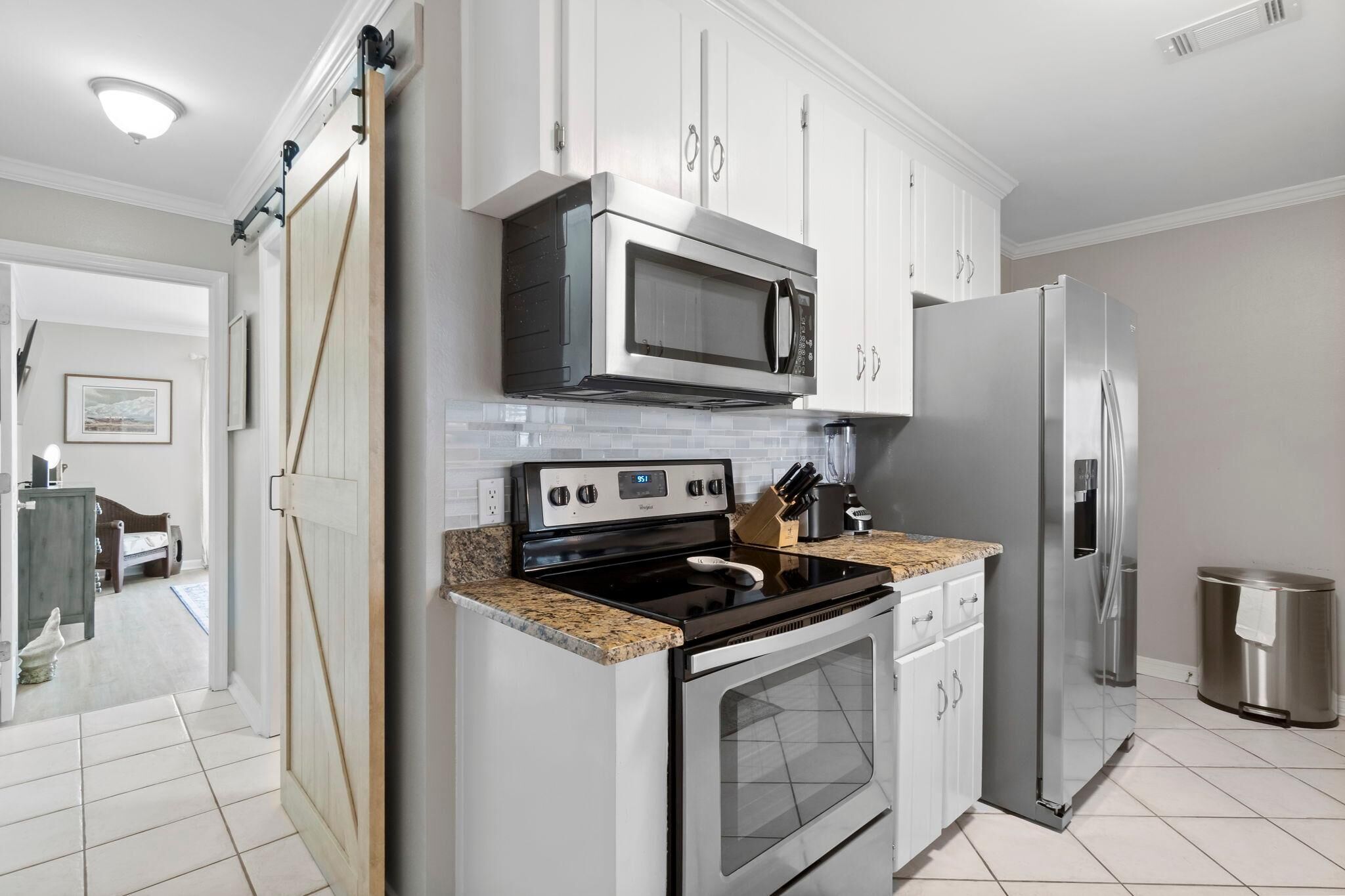 公寓客房, 1 張特大雙人床及 1 張 梳化床 (Shore Break) | 私人廚房 | 焗爐、多士爐、紙手巾