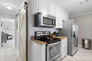 Condo, 1 King Bed with Sofa bed (Shore Break) | Private kitchen