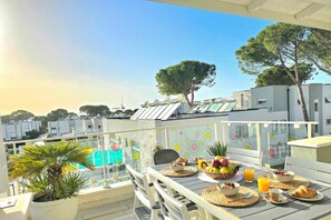 Familie-loftsleilighet, flere soverom, 2 bad (Perla Penthouse) | Utendørsservering