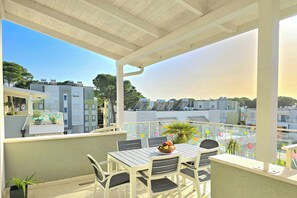 Outdoor dining - Perla Penthouse (Ishëm)