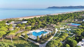 Piscine extérieure (ouverte en saison)