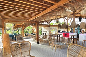 Family Penthouse, Multiple Bedrooms, 2 Bathrooms (Perla Penthouse) | Bar (on property) - Perla Penthouse (Ishëm)