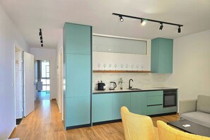Family Apartment, Multiple Bedrooms (Aqua Bliss Apartment 296) | Private kitchen | Fridge, oven, stovetop, dishwasher