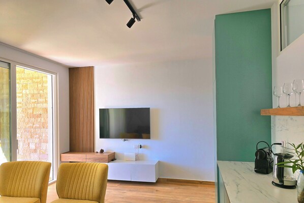 Family Apartment, Multiple Bedrooms (Aqua Bliss Apartment 296) | Interior