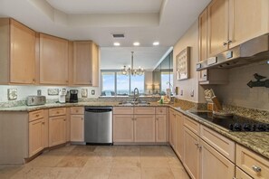 Condo, Multiple Beds (Indigo East 1004) | Private kitchen - Indigo East 1004 (Pensacola)