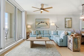 Living area - Indigo East 1802 (Pensacola)