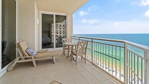Condo, várias camas (Indigo East 1802) | Terraço/pátio