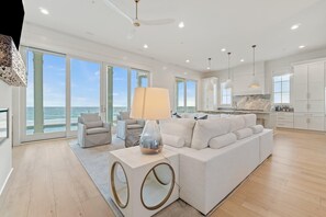 獨棟房屋, 多張床 (Perdido Tide Beach House) | 起居區 | 電視