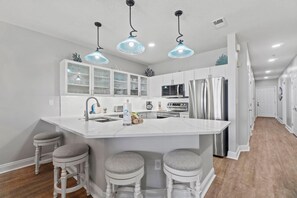 콘도, 침대(여러 개) (Riviera Dunes 302) | 전용 주방 | 오븐, 토스터, 키친타월