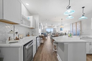 콘도, 침대(여러 개) (Riviera Dunes 302) | 전용 주방 | 오븐, 토스터, 키친타월