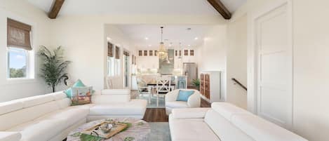 House, Multiple Beds (Golf Coast Cottage) | Living area | TV