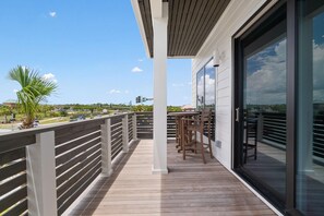 House, Multiple Beds (The Bluffs #6 - Coastal Bliss) | Outdoor dining