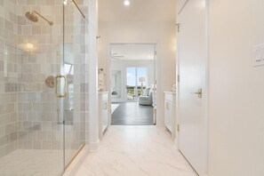 House, Multiple Beds (The Bluffs #6 - Coastal Bliss) | Bathroom | Shampoo, toilet paper - The Bluffs #6 - Coastal Bliss (Orange Beach)