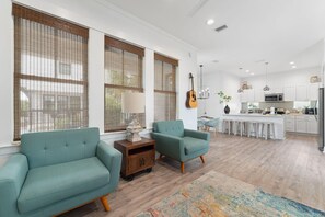 獨棟房屋, 多張床 (Seajoy) | 起居區 | 電視