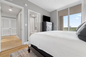 Appartement, Meerdere bedden (Indigo East 505) | 3 slaapkamers, een strijkplank/strijkijzer, wifi