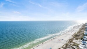 Condo, nhiều giường (The Oasis at Orange Beach 2411 (Phoen) | Bãi biển | Trên bãi biển 