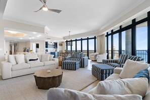 Appartamento, letti multipli (The Oasis at Orange Beach 2411 (Phoen) | Area soggiorno | TV