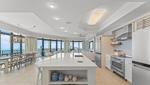 Condo, nhiều giường (The Oasis at Orange Beach 2411 (Phoen) | Bếp riêng | Lò nướng, lò nướng bánh mì, khăn giấy 