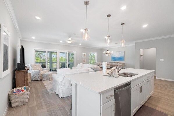 ハウス ベッド (複数台) (Lost and Found at the Beach at Lost K) | 内装