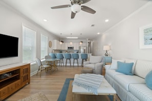 Living area - Pescador Landing 6A (Pensacola)