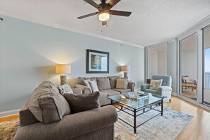 Condo, Multiple Beds (Palacio 1403) | Living area