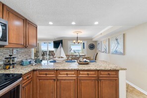 Private kitchen - Castaways 5D (Gulf Shores)