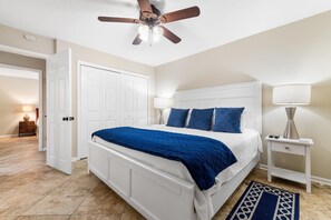 4 bedrooms, iron/ironing board, WiFi - Castaways 5D (Gulf Shores)