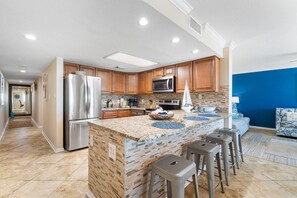 Private kitchen - Castaways 5D (Gulf Shores)