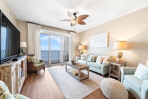 公寓客房, 多張床 (Windemere 602) | 起居區 | 電視